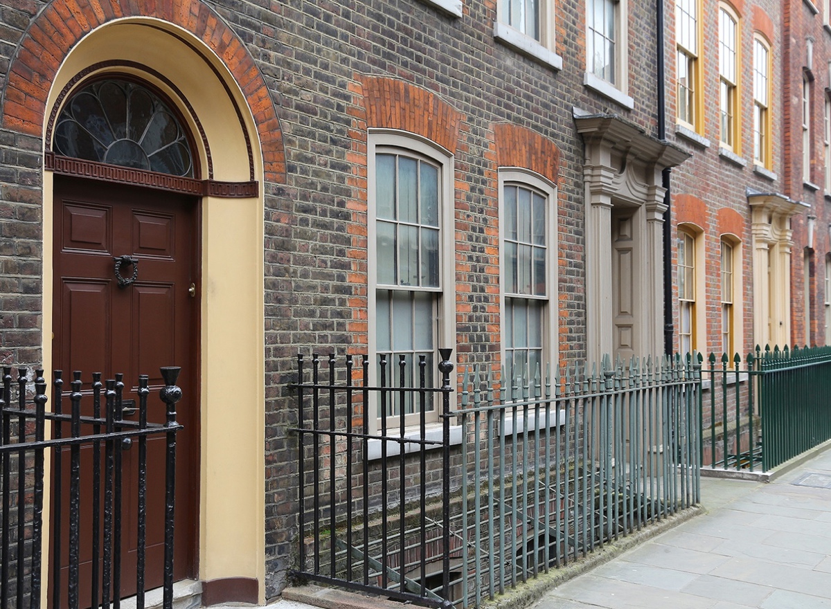 Photo showing a street of terraced houses in the uk